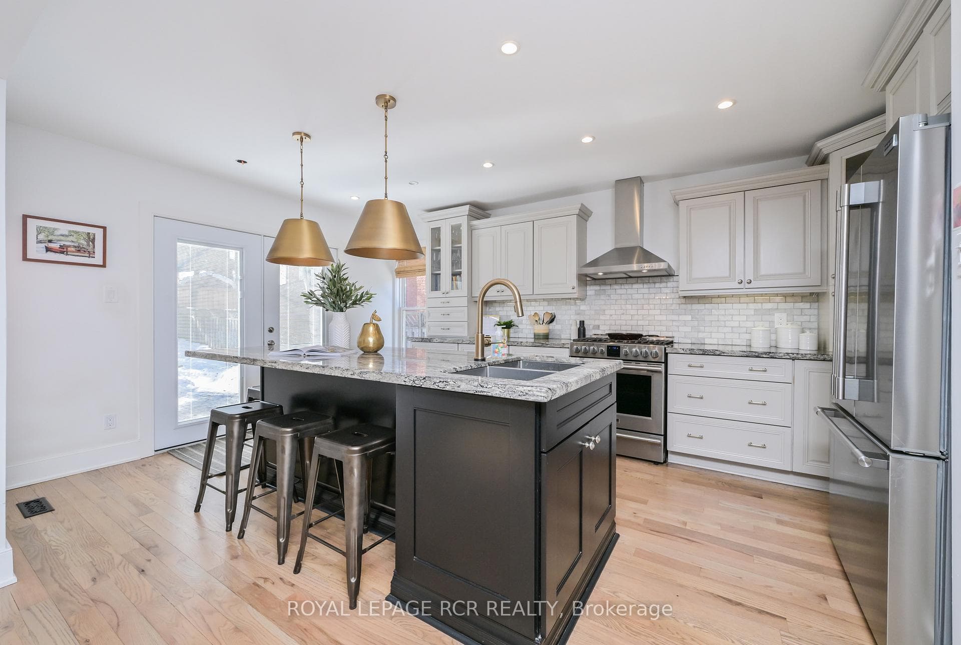 208 Kensington Place photo 4
