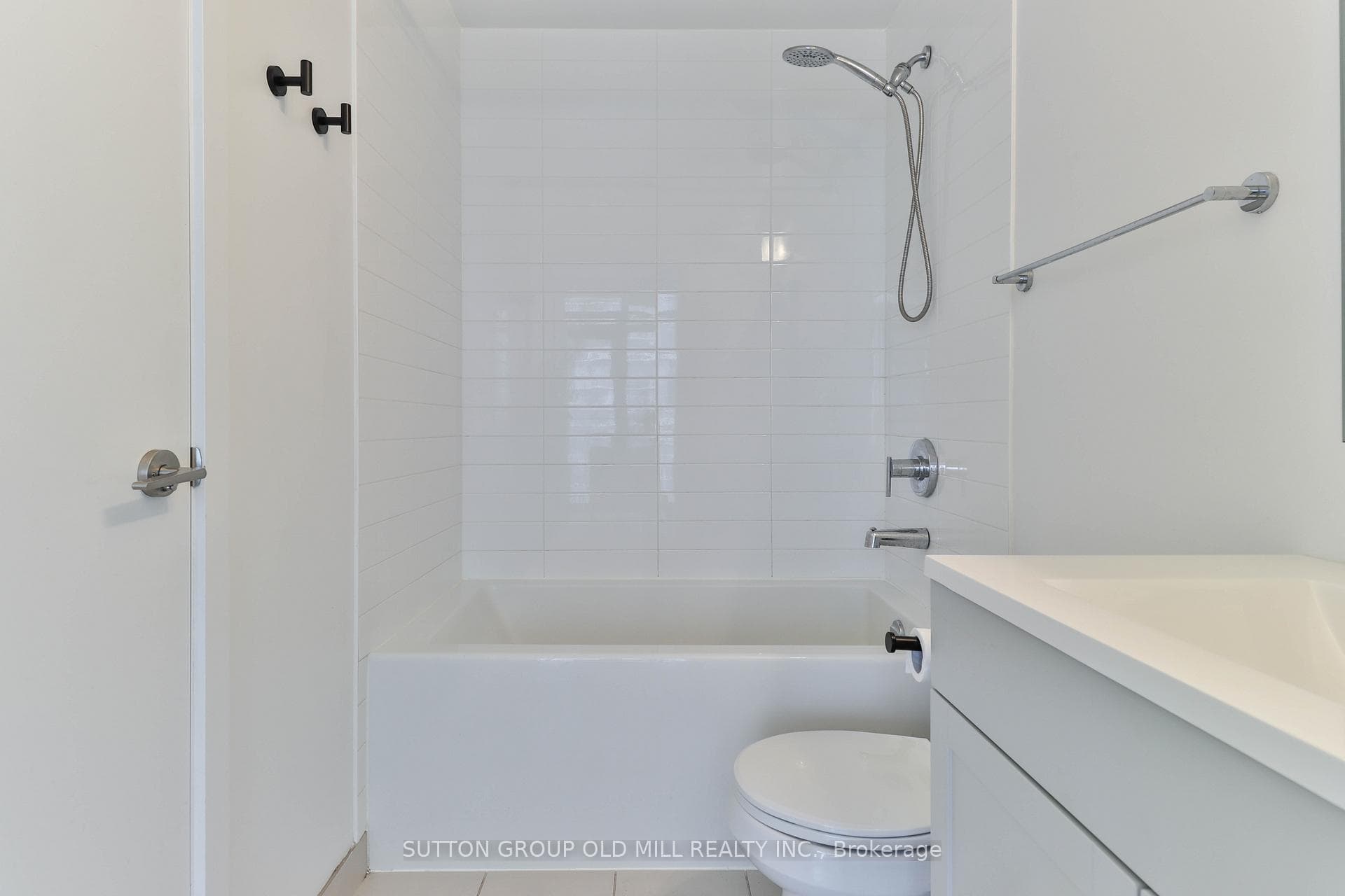 105 The Queensway N/A Unit 1316 photo 19