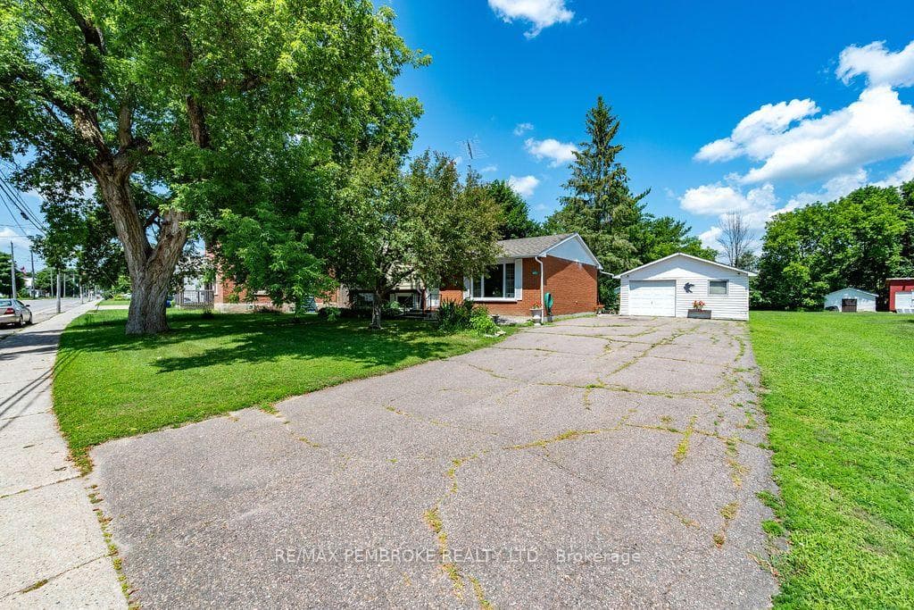 1656 Beachburg Road photo 4