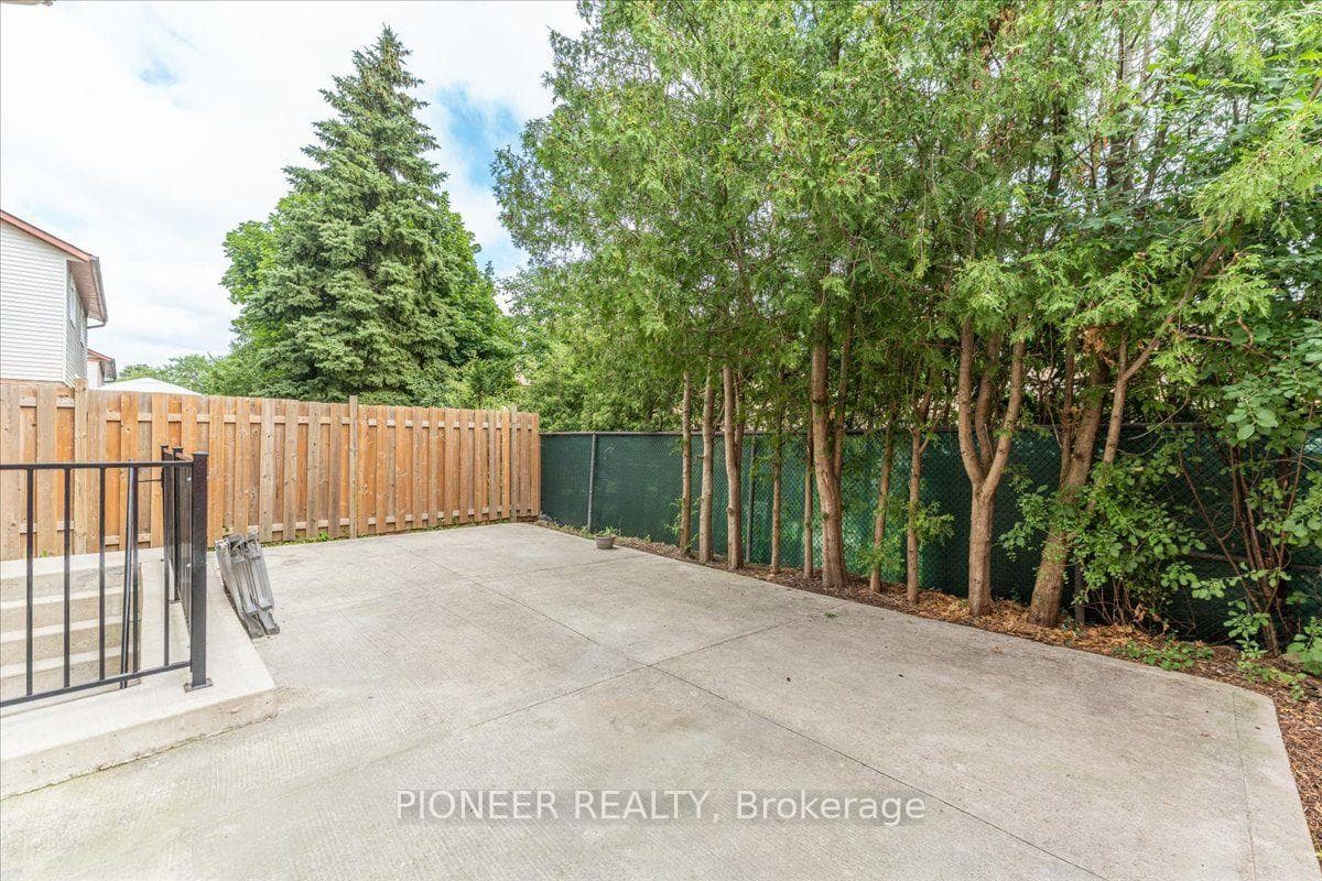 22 Wolverton Crescent photo 36