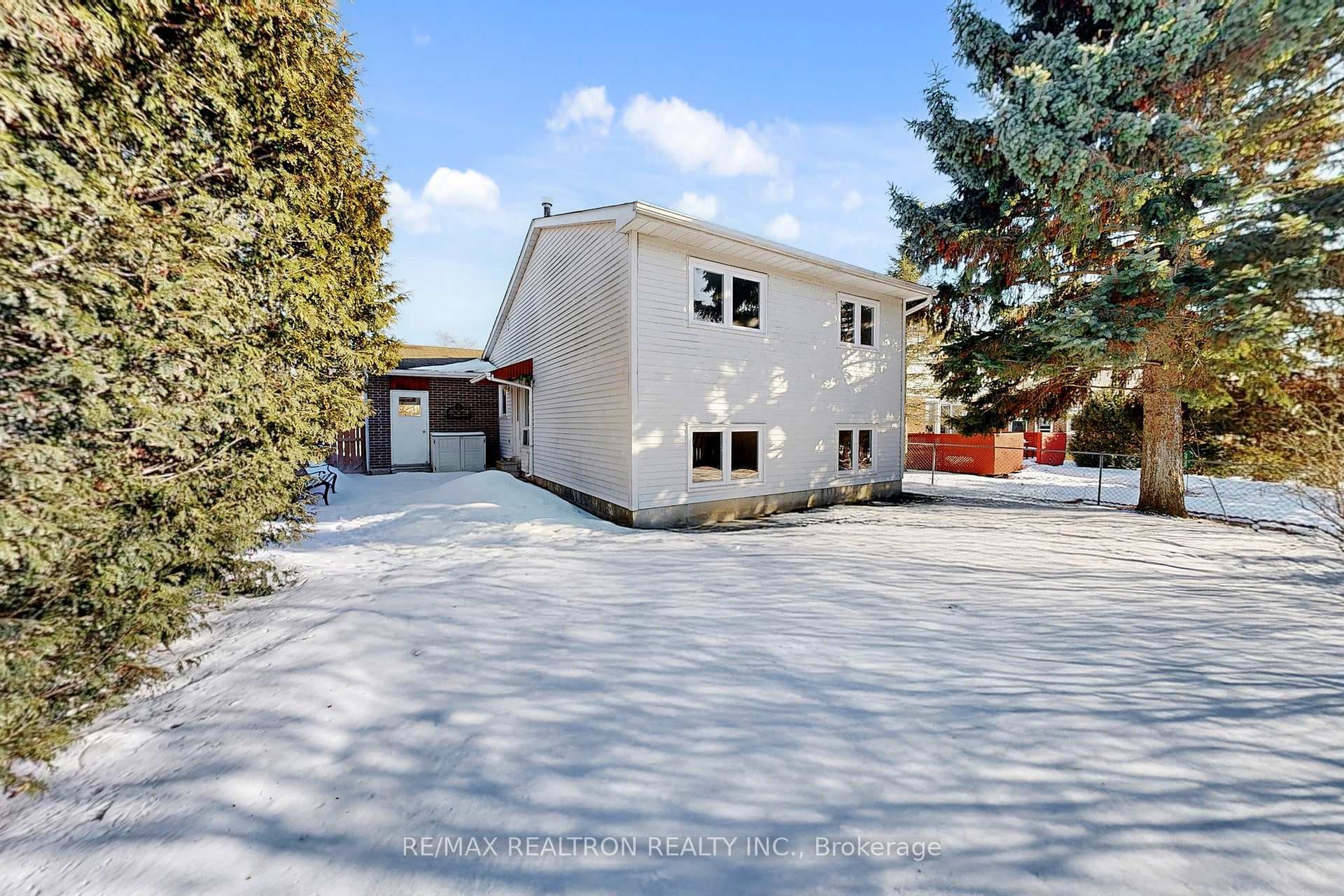 32 Panter Crescent photo 45