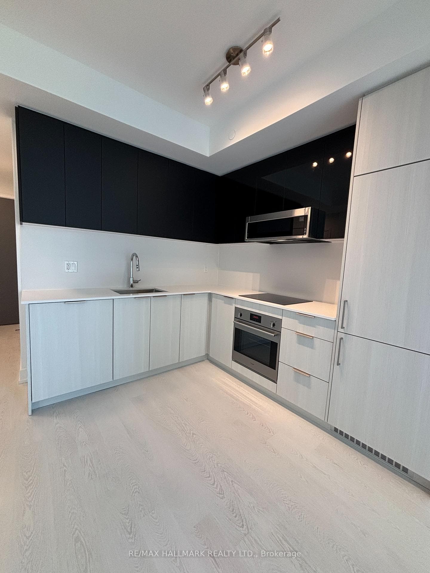 308 Jarvis Street Unit 1609 photo 3