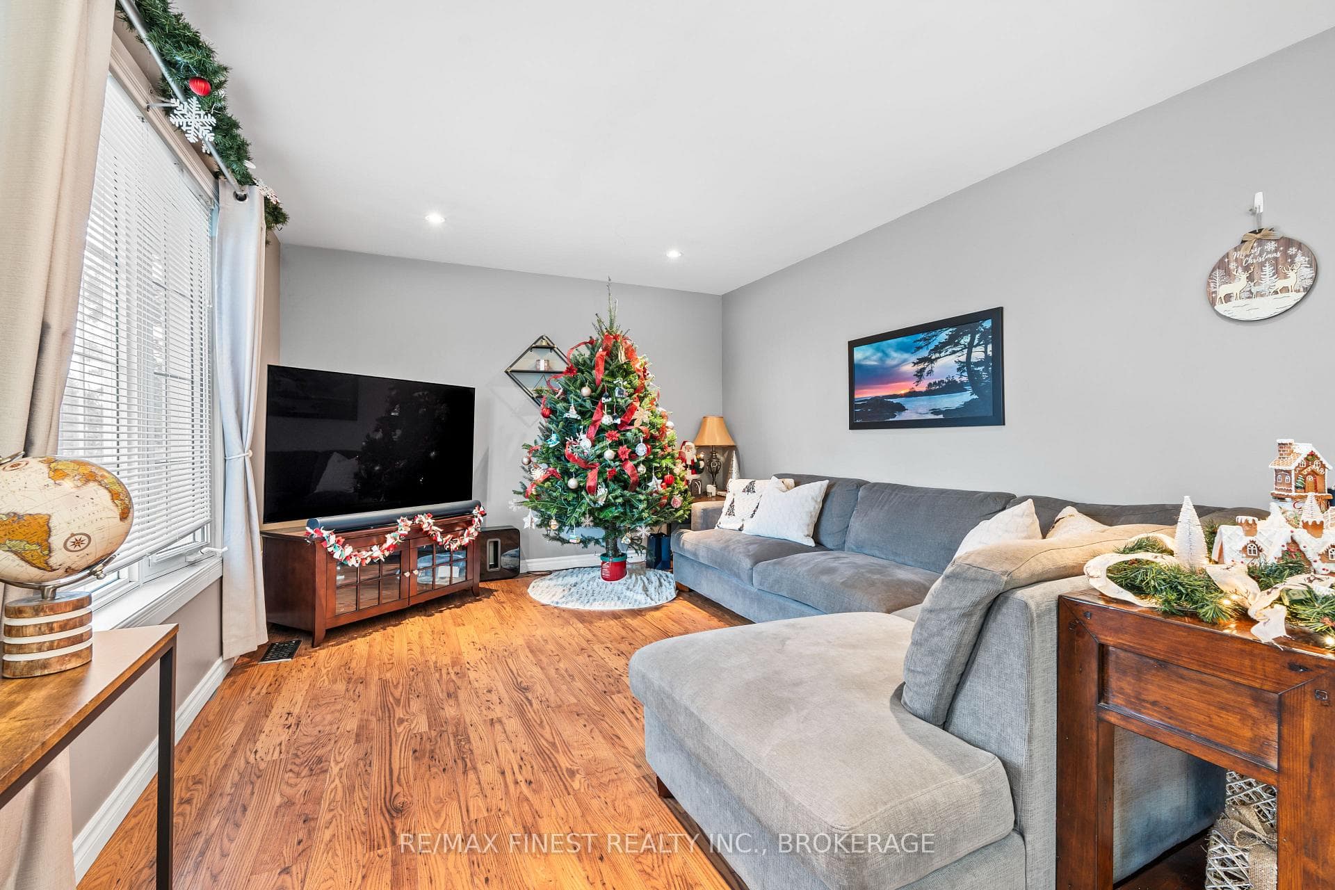 1331 Waverley Crescent photo 5