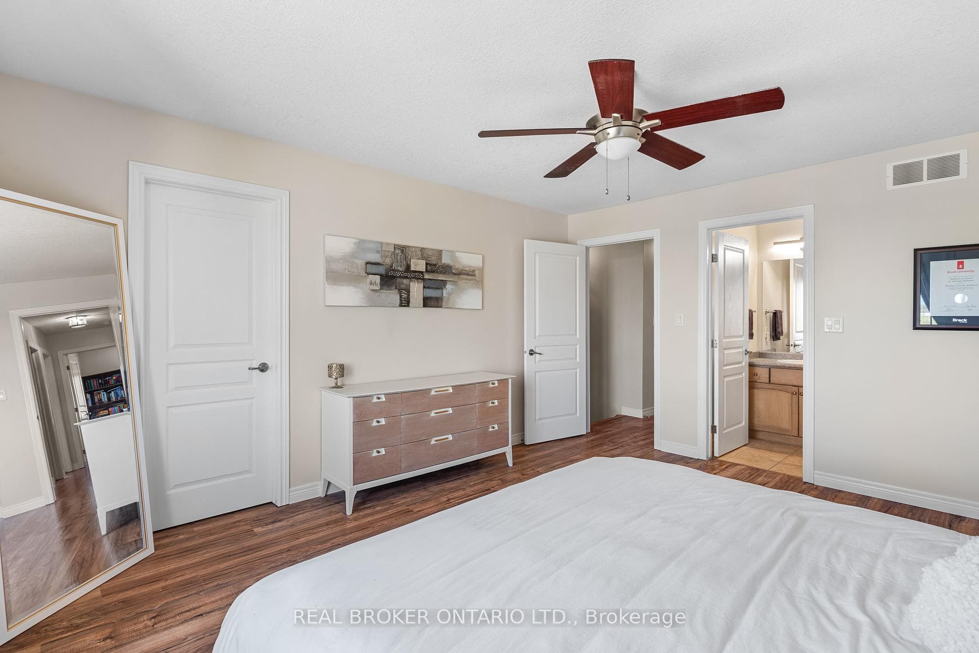138 Edenrock Drive photo 15