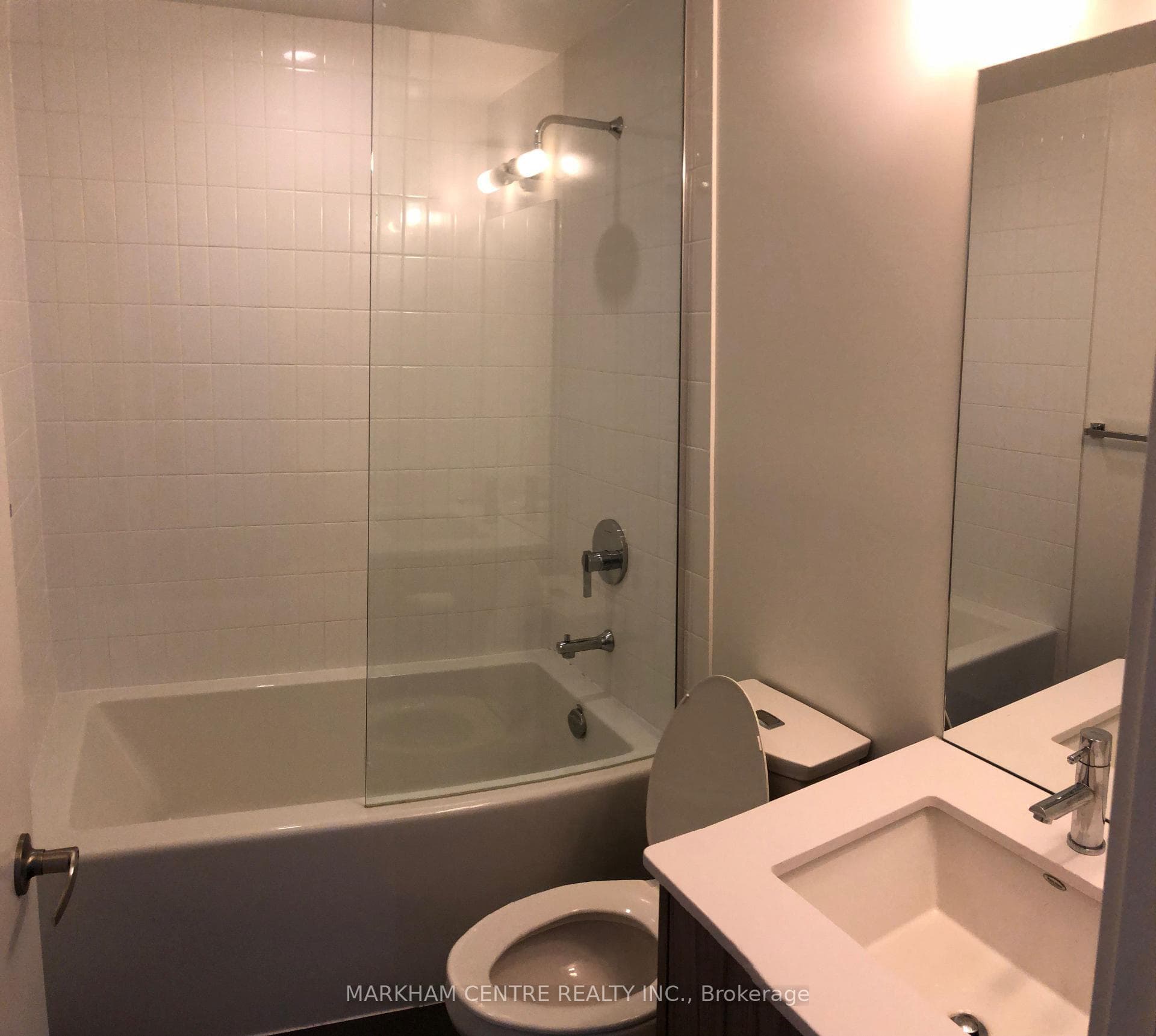210 Simcoe Street Unit 2505 photo 8