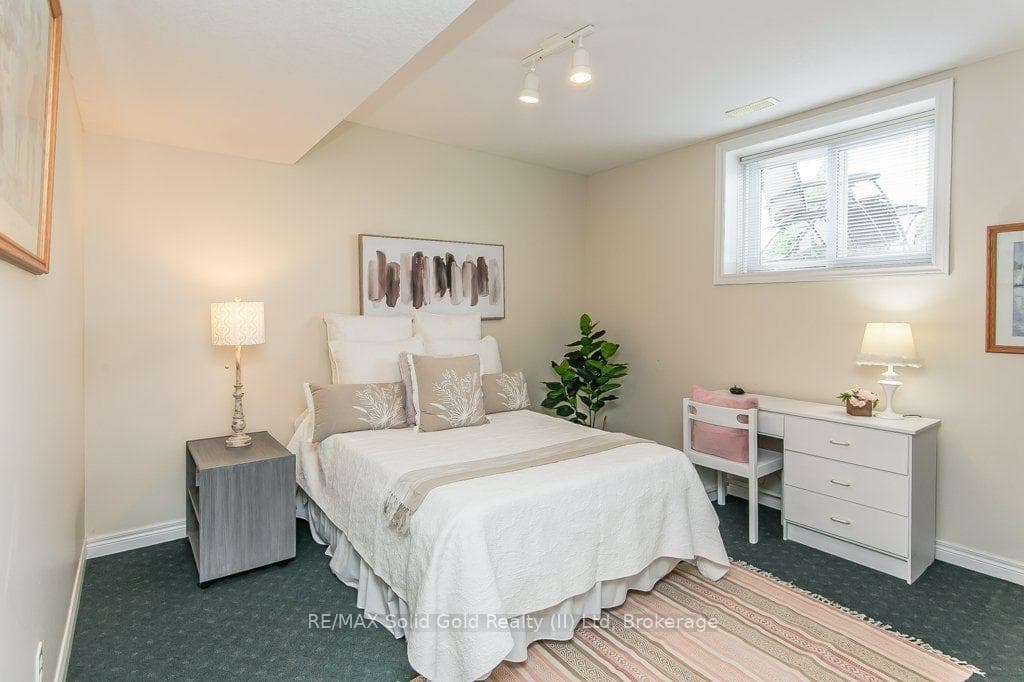 77 Lawrence Street photo 35