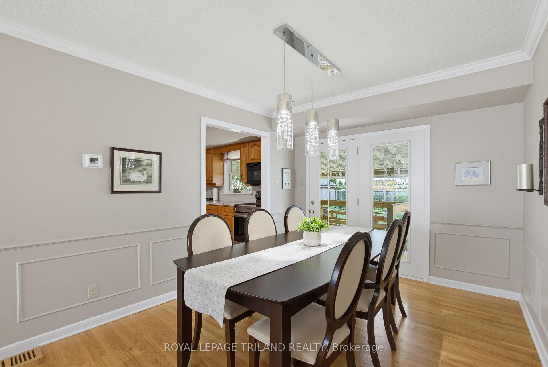 1463 Glenora Drive photo 11