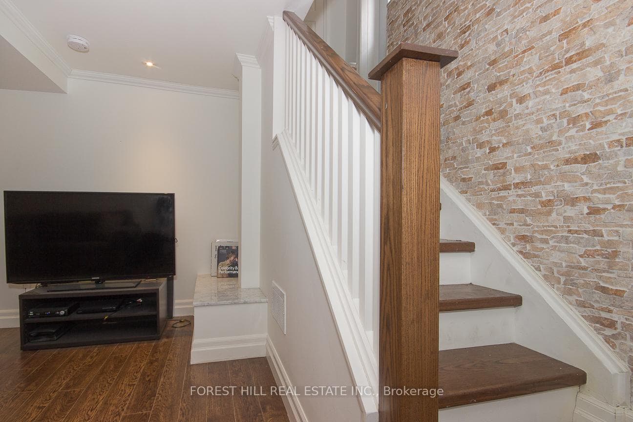 20 Ferndale Avenue Unit Bsmnt photo 2