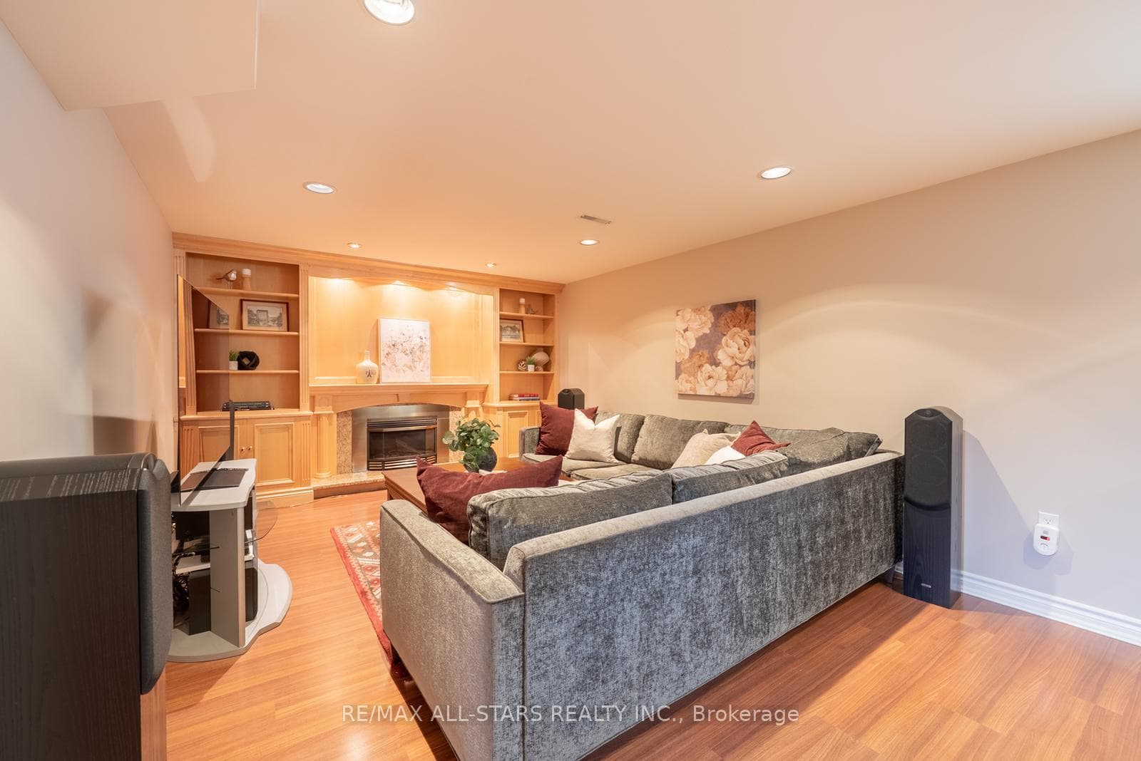 357 Markland Drive photo 29