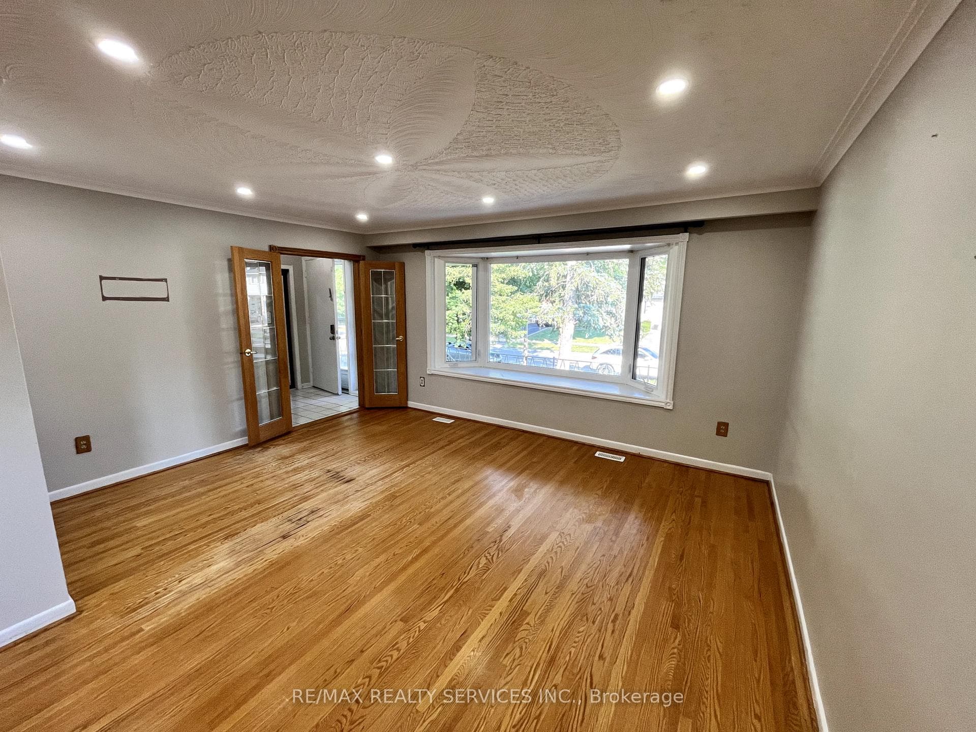 91 Ambleside Drive photo 9