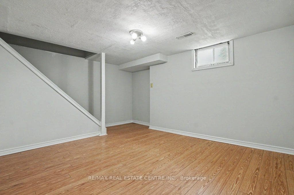 273 Elliott Street photo 28