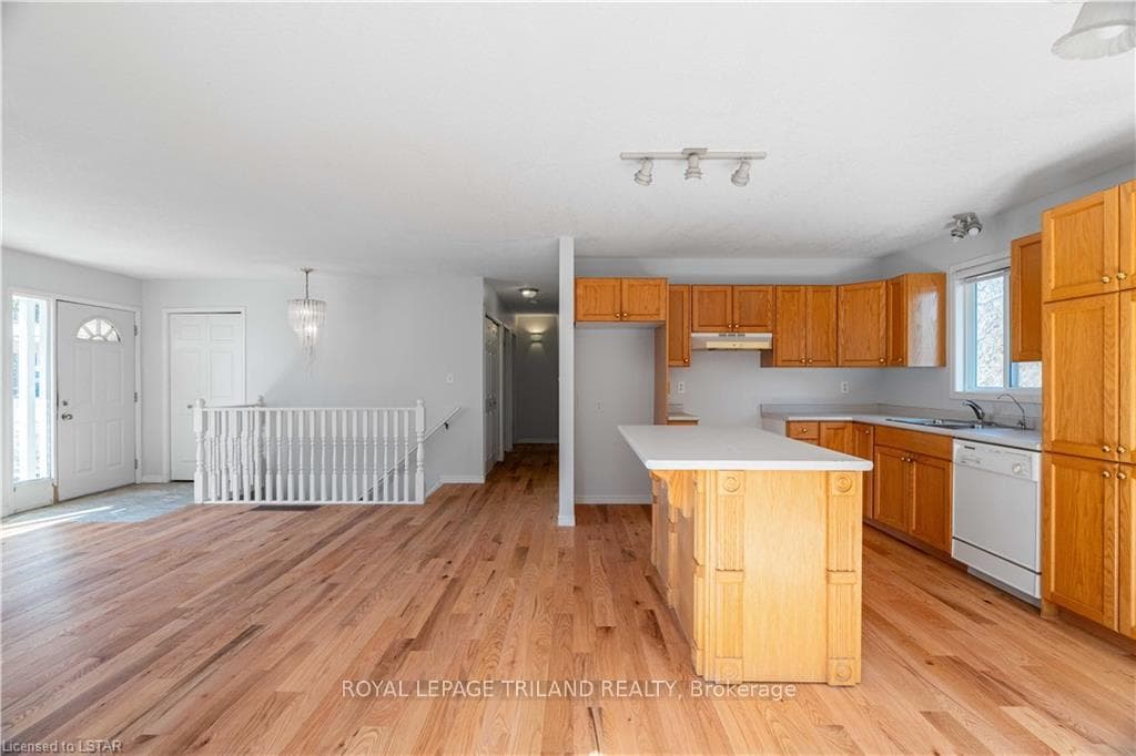 205 MONROE Street photo 8