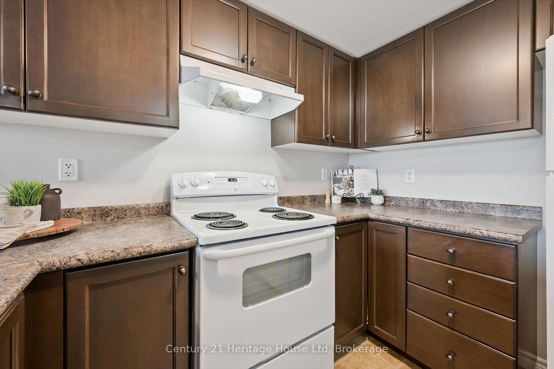 60 Lynnmore Street photo 5