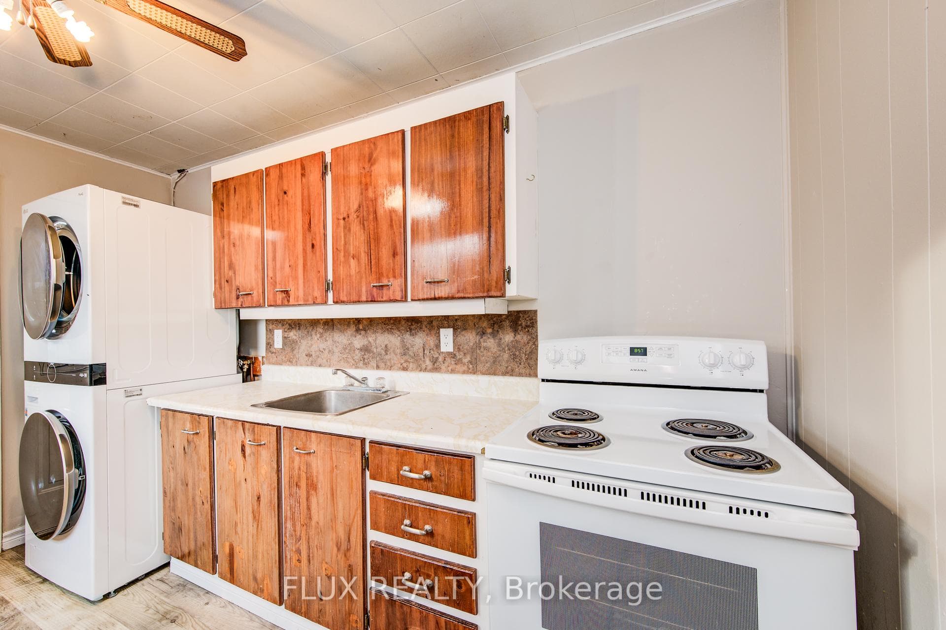 228 Nile Street photo 8