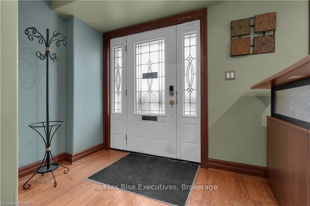 904 PRINCESS Street photo 3