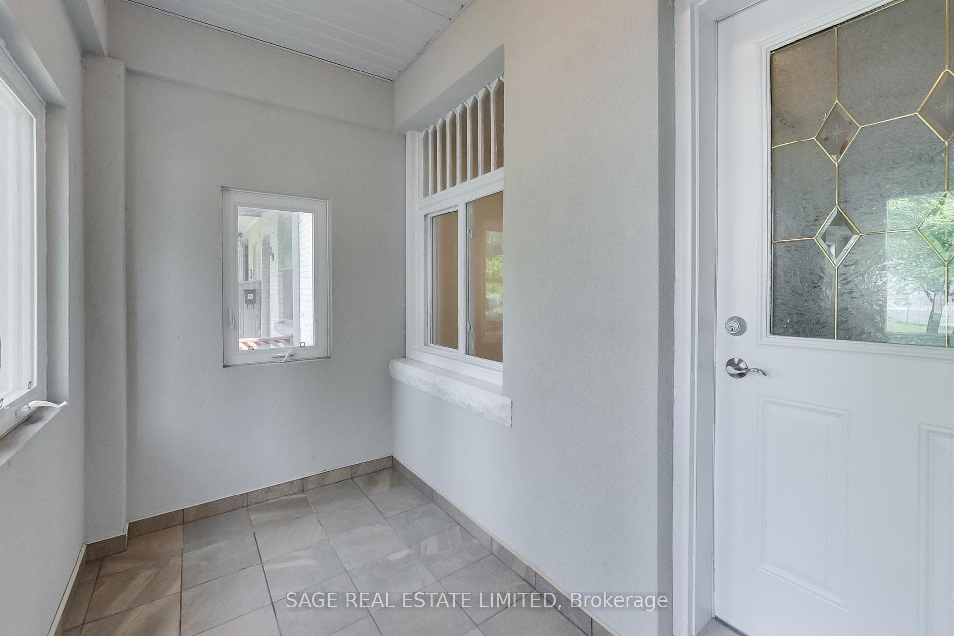 217 Booth Avenue photo 4
