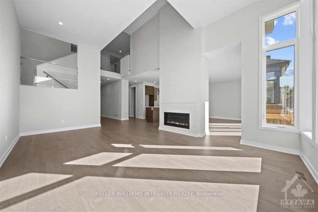 547 OMINIK Crescent photo 14