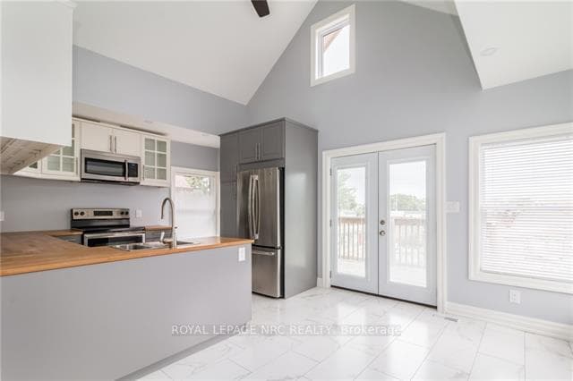 6 Clark Street Unit Upper photo 2