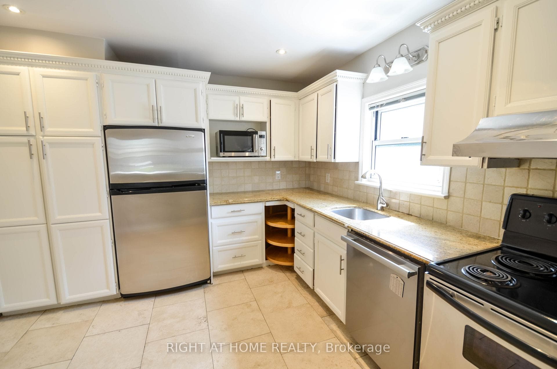 203 Kingsdale Avenue photo 3