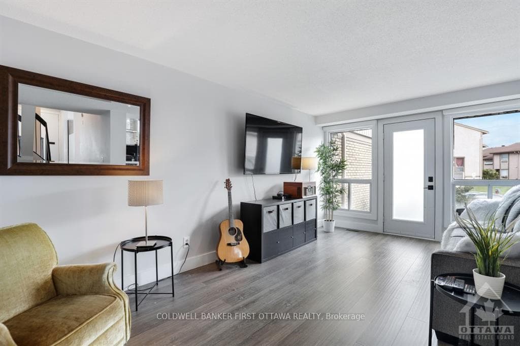 2087 STONEHENGE Crescent photo 15