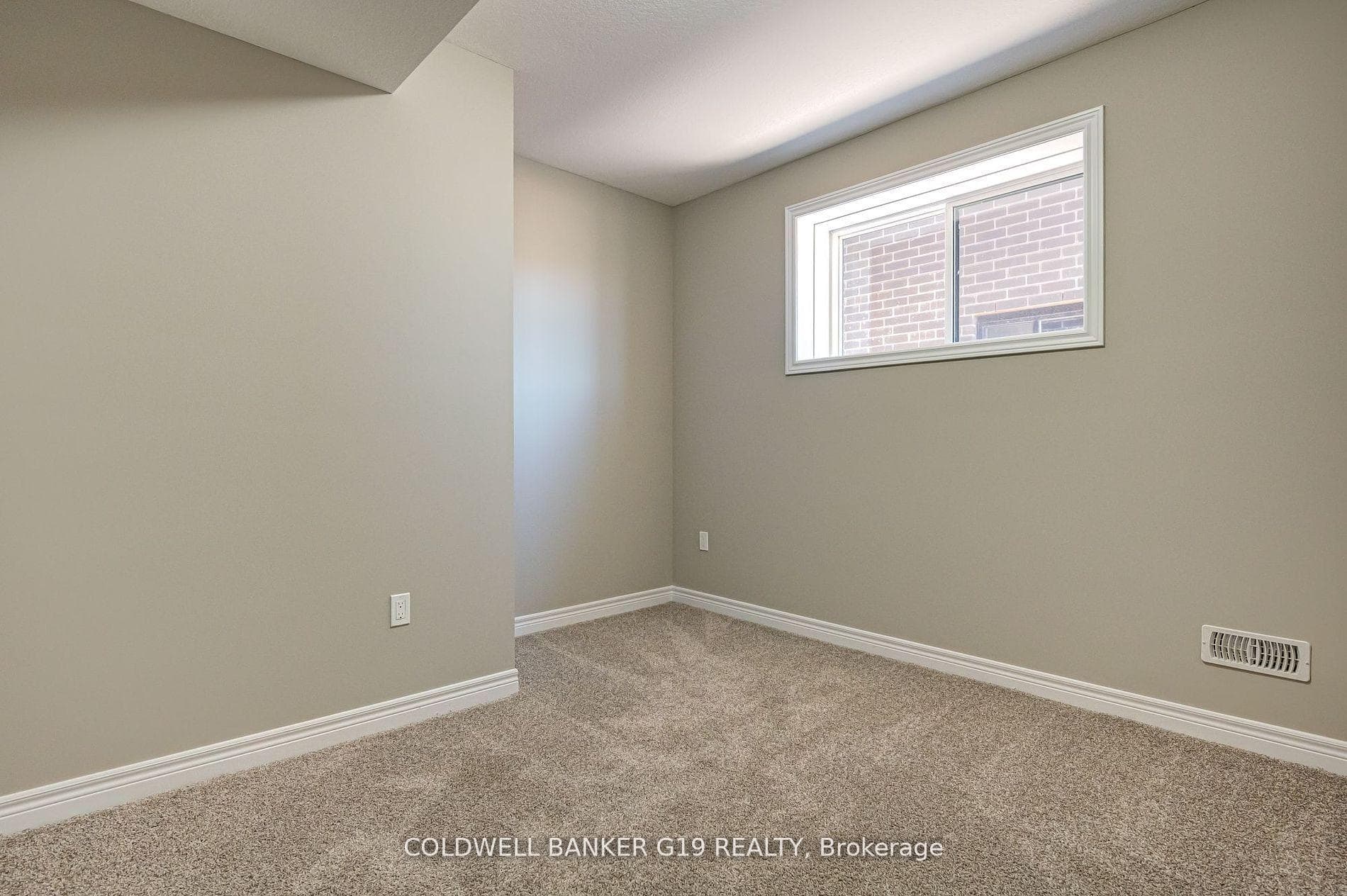 99 Georgina Street photo 32
