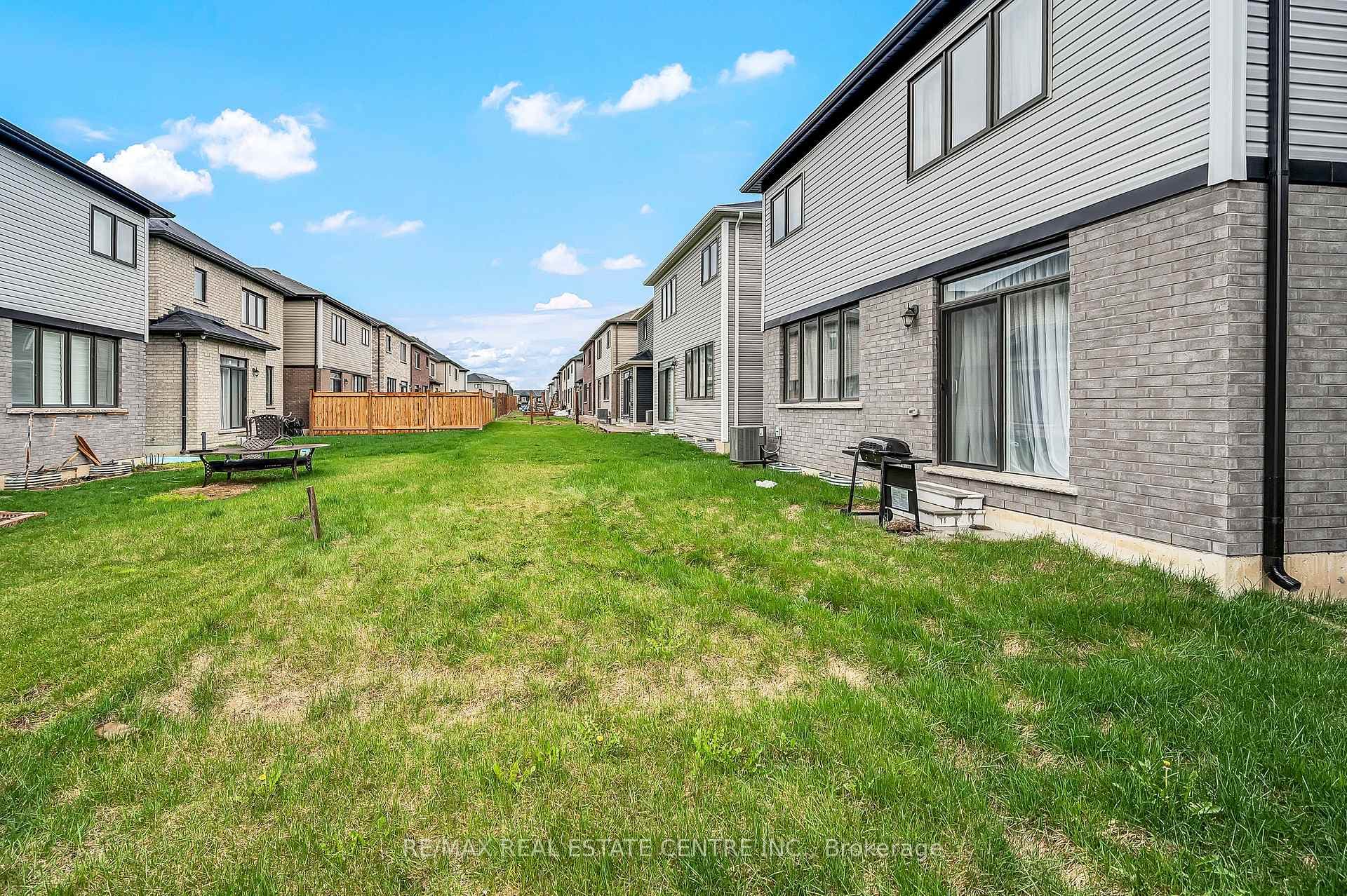198 Whithorn Crescent photo 41