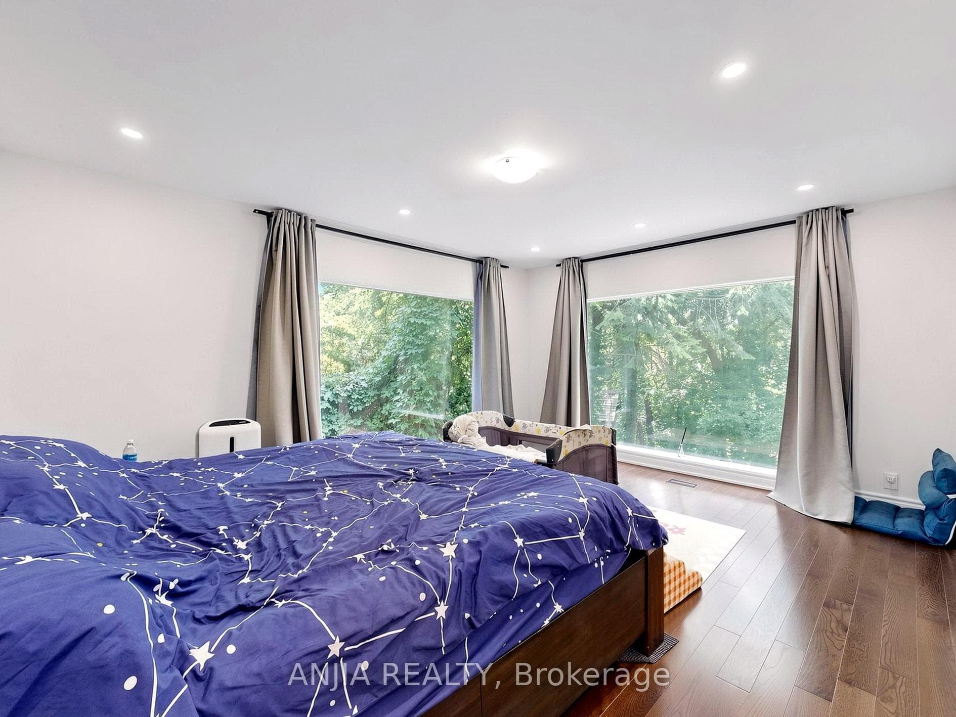 8 Applefield Drive photo 21