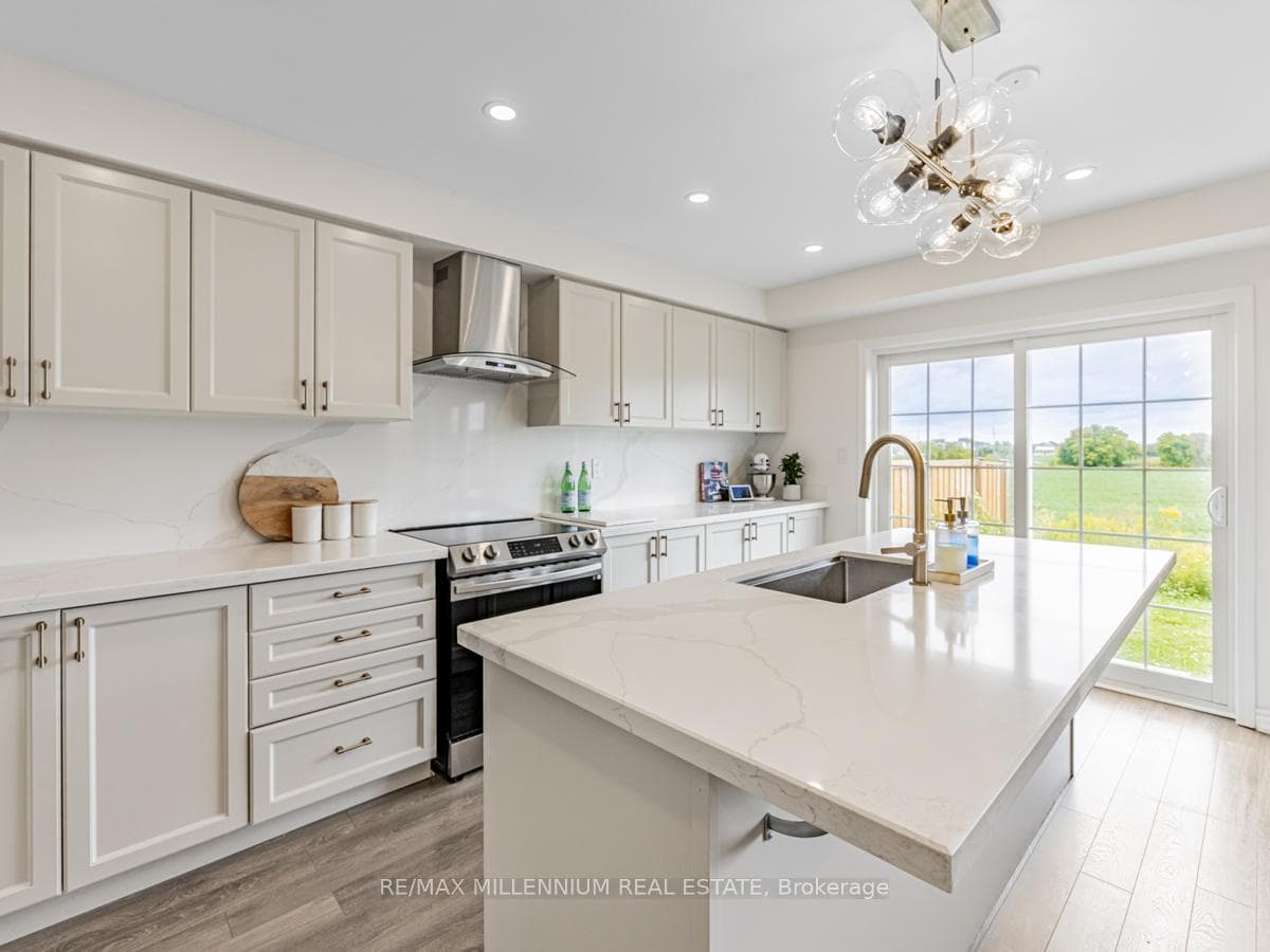 640 Laking Terrace photo 8