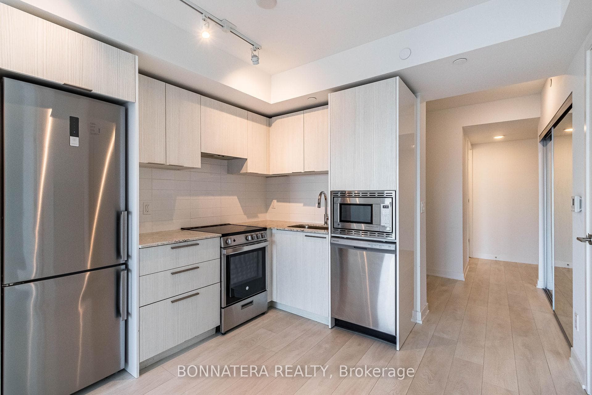 501 Yonge Street Unit 2113 photo 10