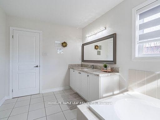 47 Hawke Crescent photo 30