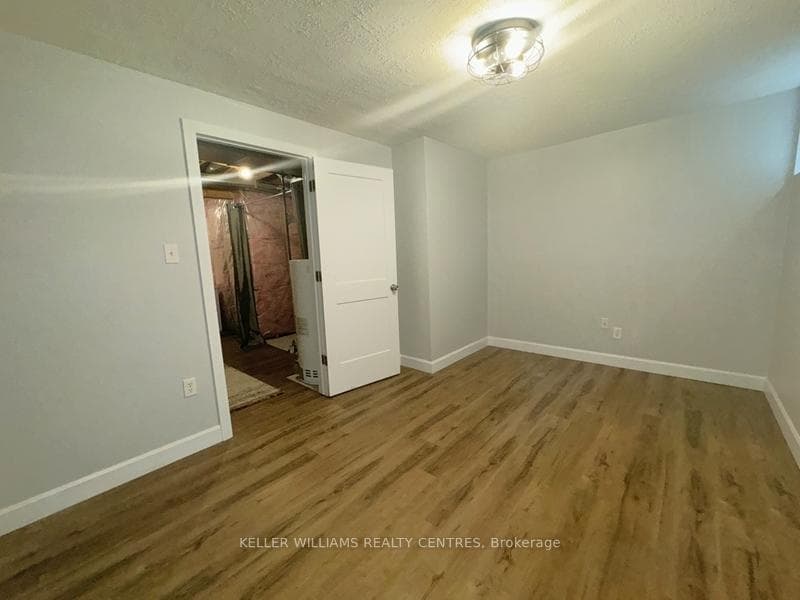 24 Lions Gate Boulevard photo 29