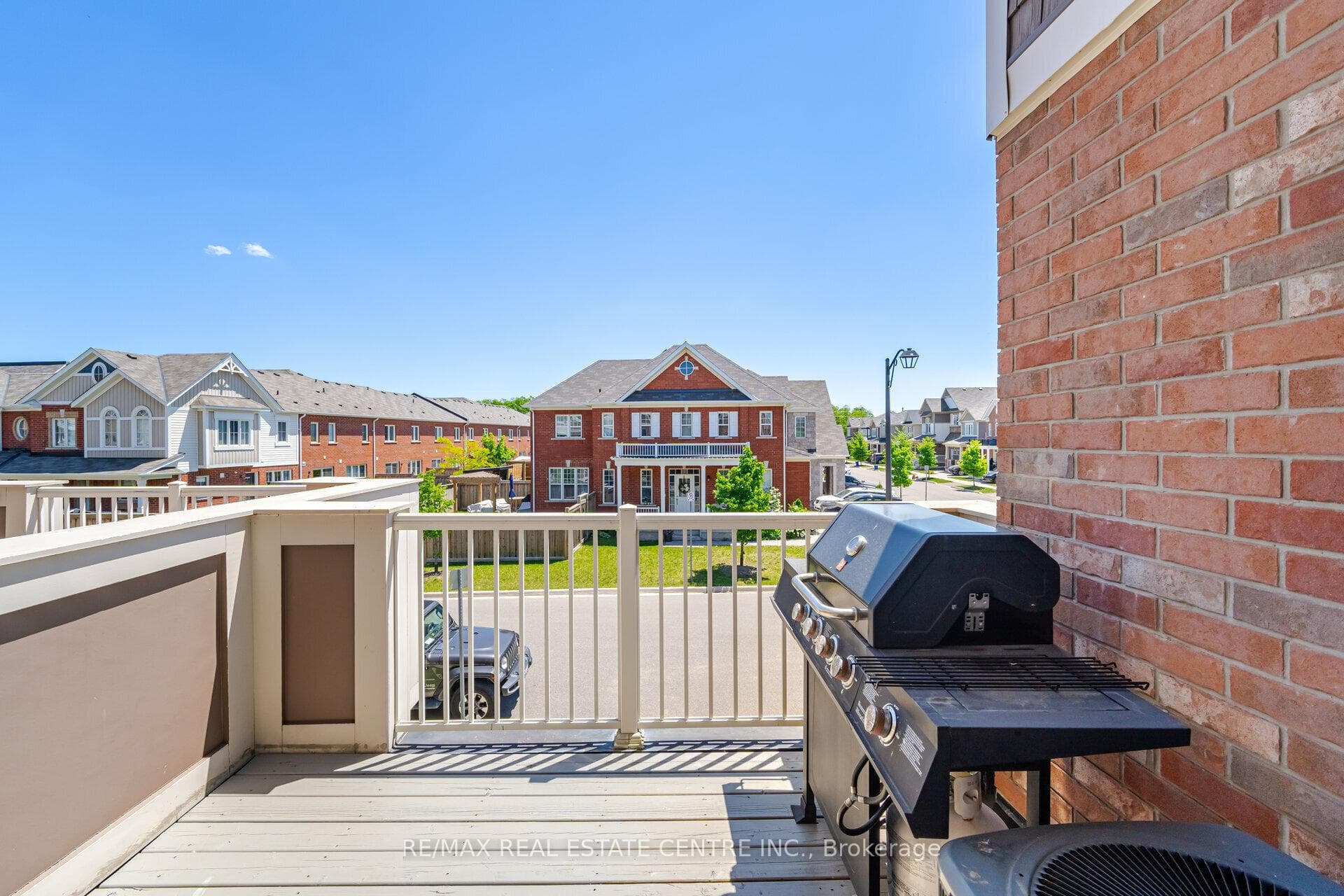 261 Eves Gate photo 34