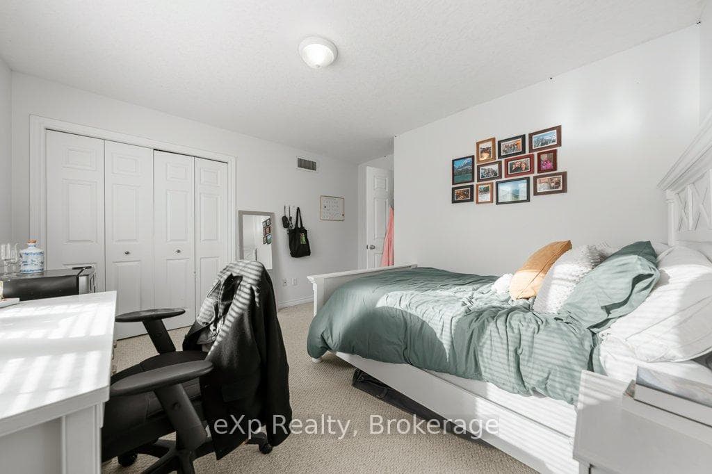 53 Truesdale Crescent photo 25