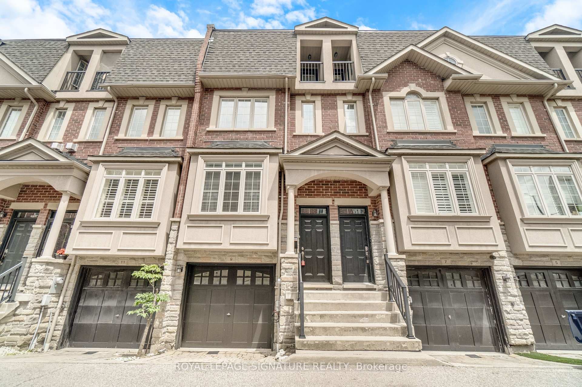 9 Streight Lane photo 1