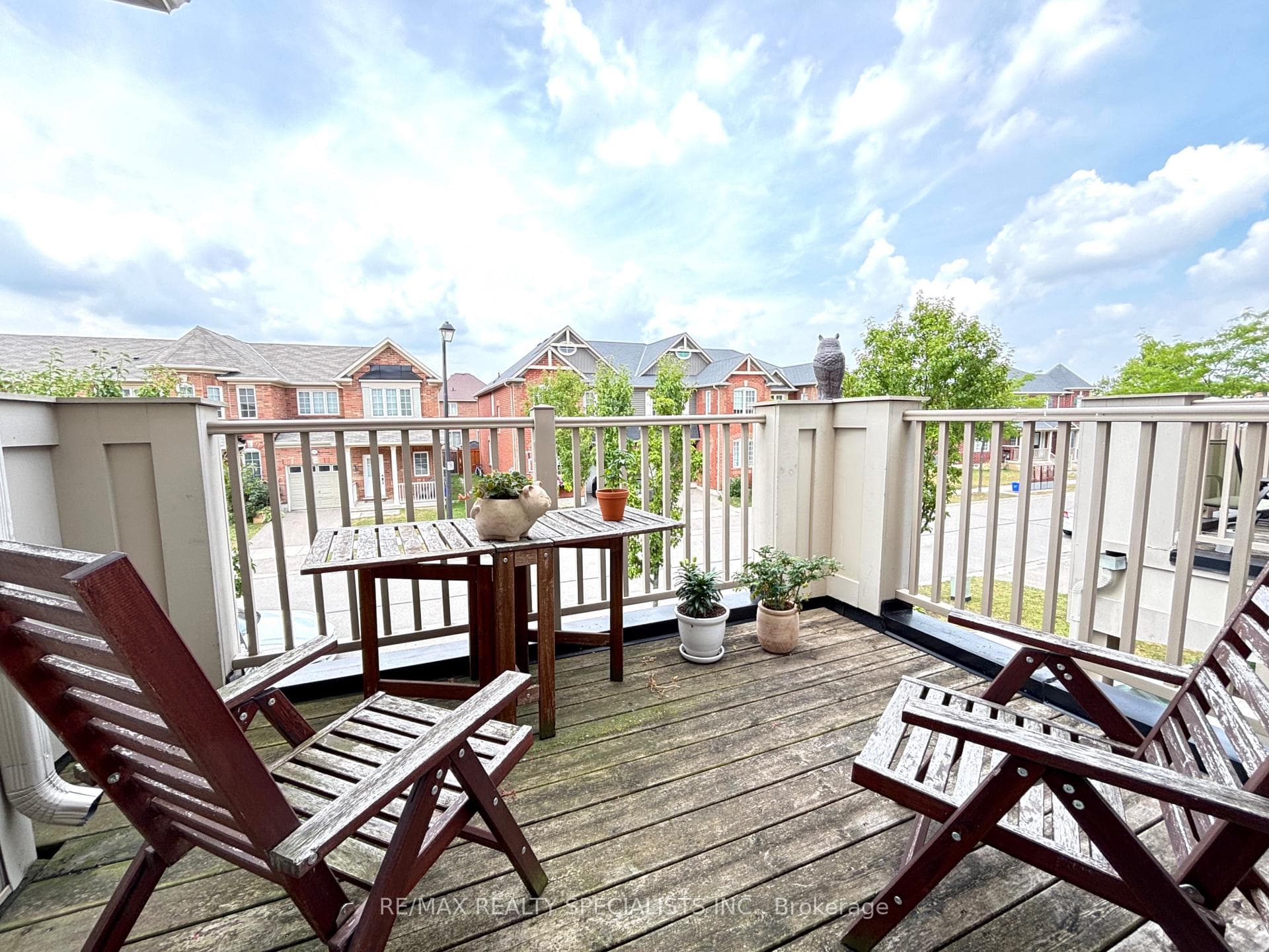 230 Mortimer Crescent photo 9
