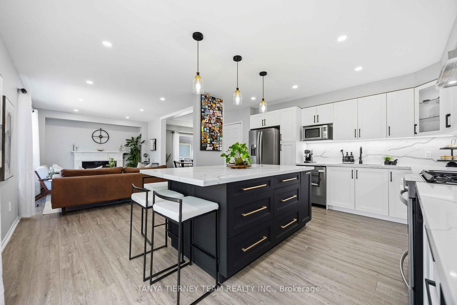 76 Vipond Road photo 15