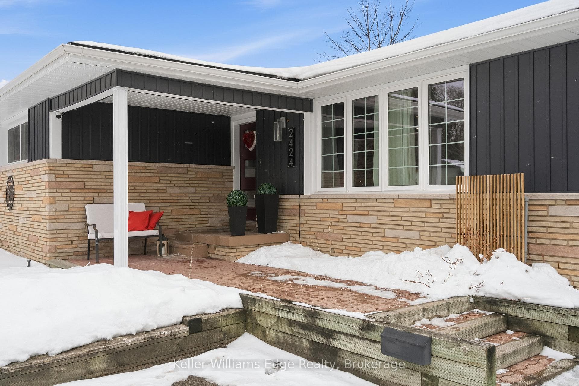 2424 Eileen Drive photo 2