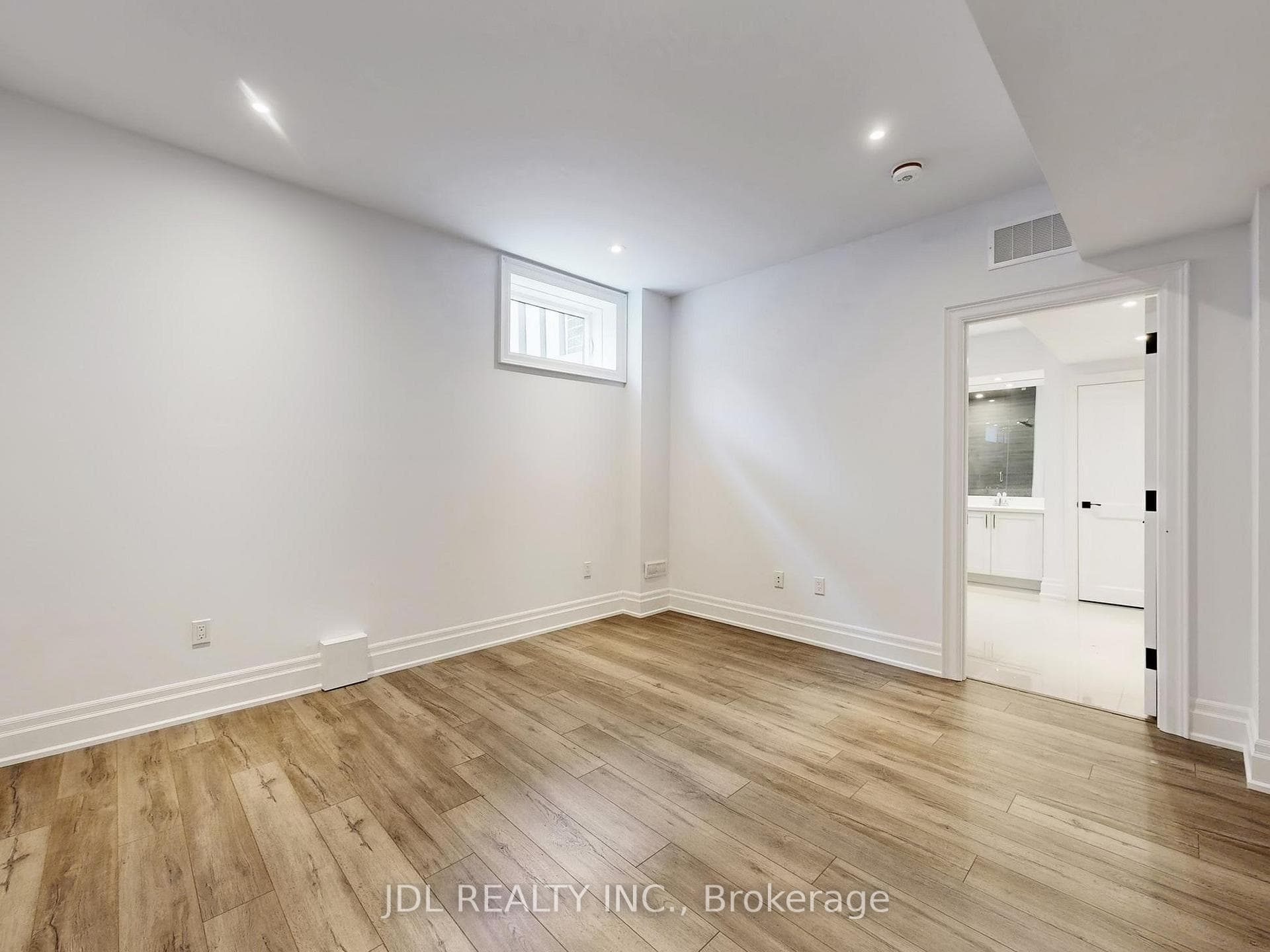 39 Howard Road photo 34
