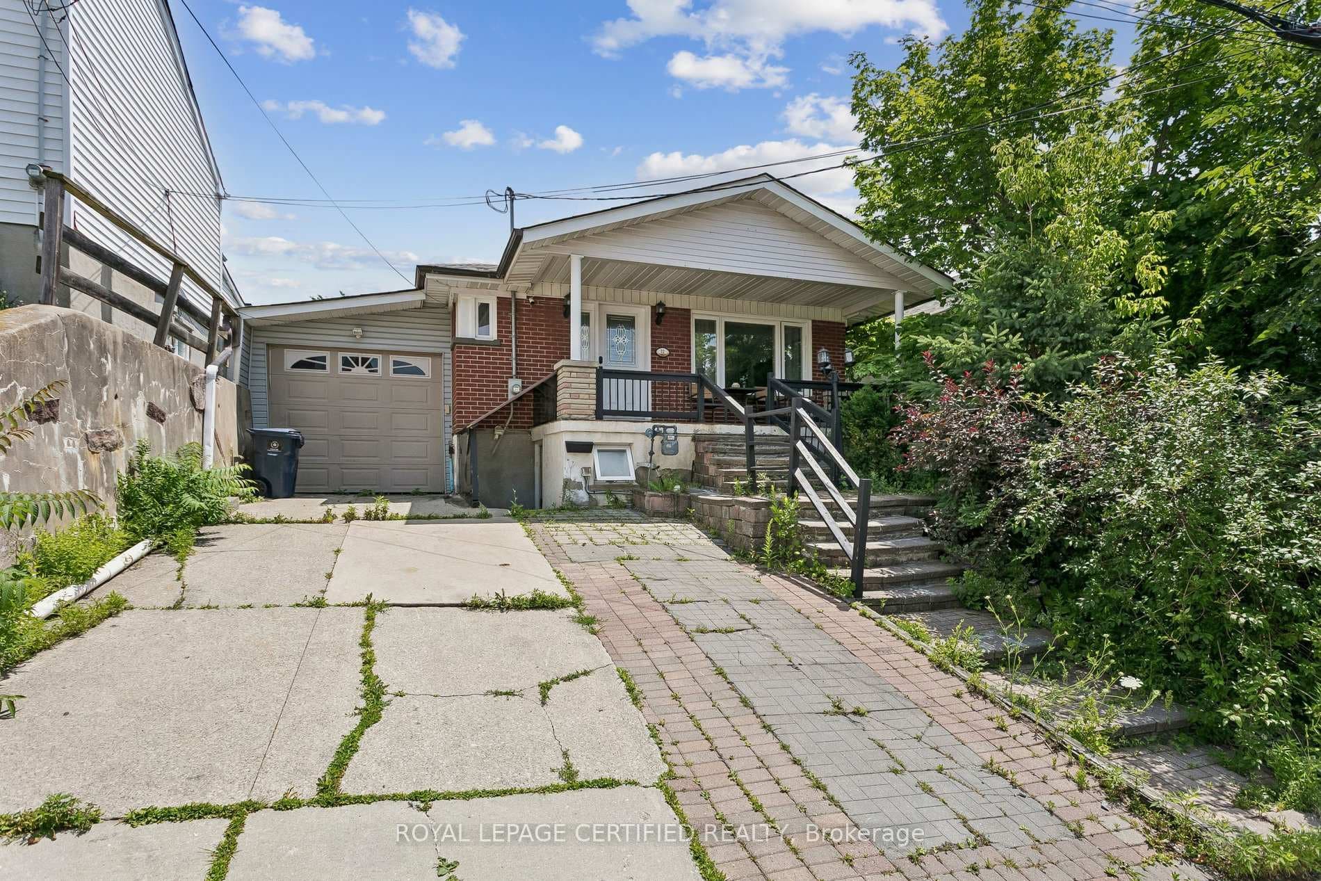 33 Donald Avenue photo 3