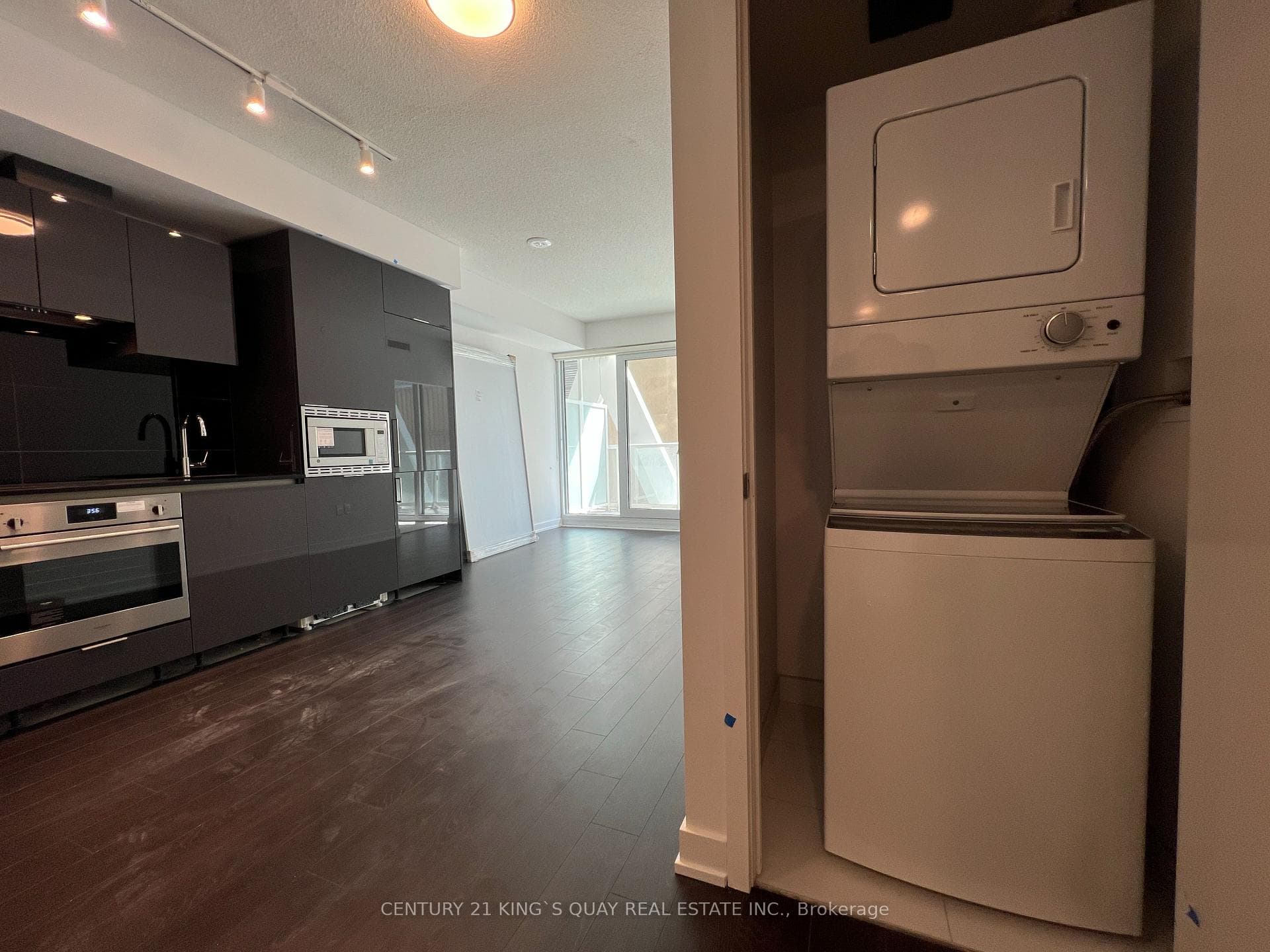 230 Simcoe Street Unit 929 photo 9