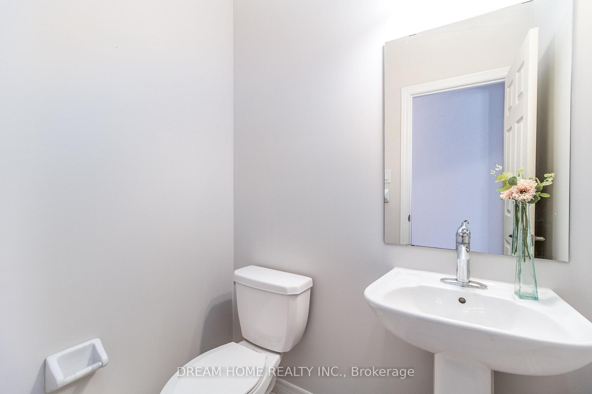 3070 Eberly Woods Drive photo 10