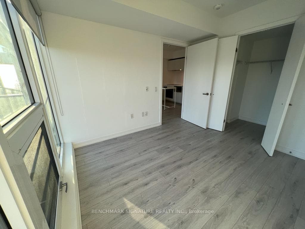 77 Shuter Street Unit 3105 photo 3