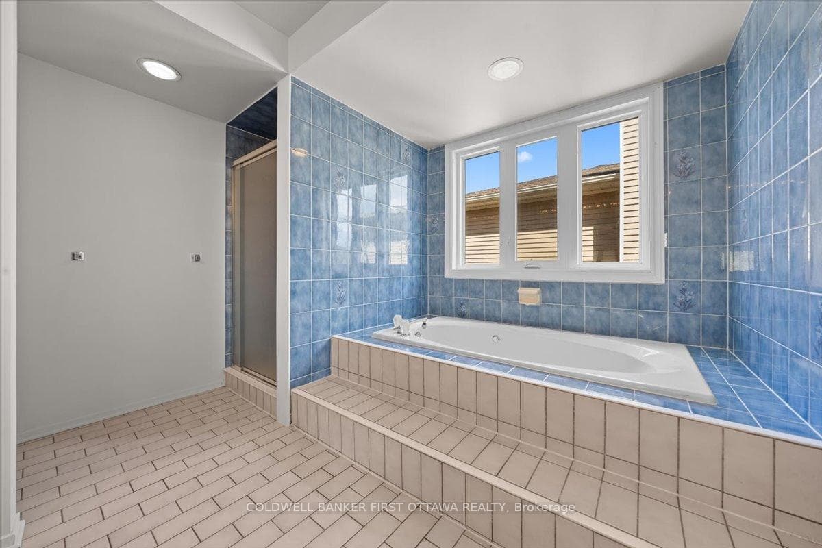 1841 Thistleleaf Crescent photo 31