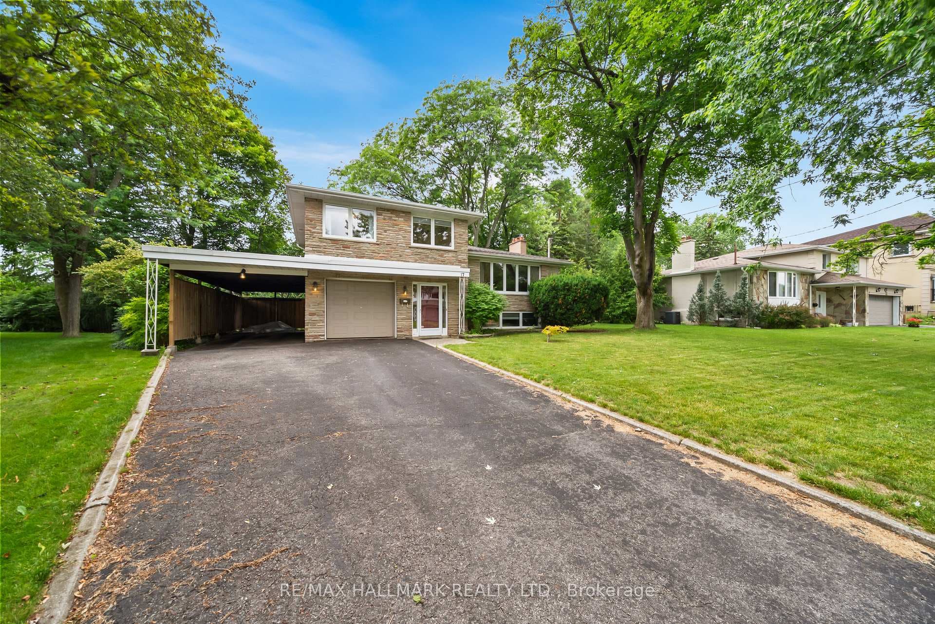 17 Greenyards Drive photo 2