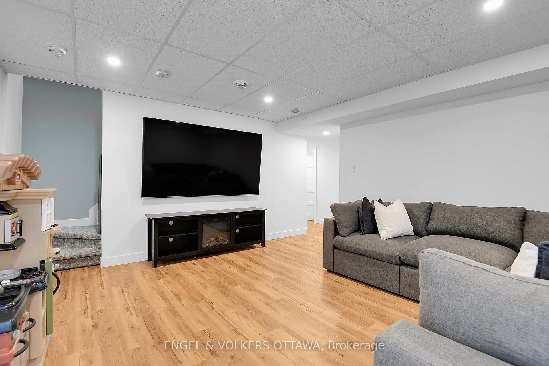 283 Moisson Street photo 24