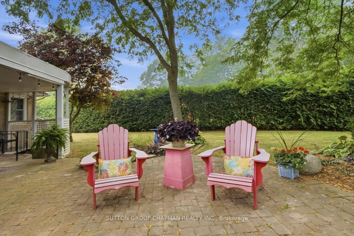 763 Oban Crescent photo 34