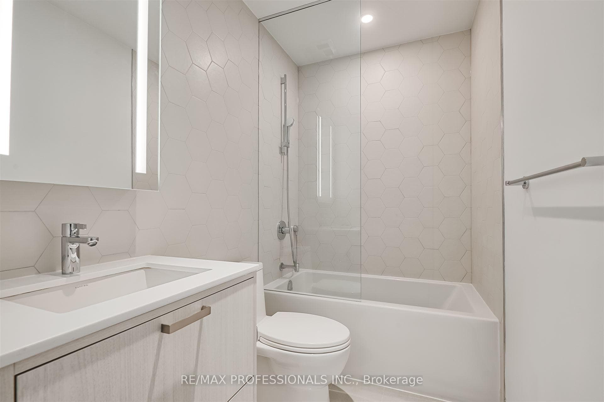 470 Front Street Unit GPH13 photo 31