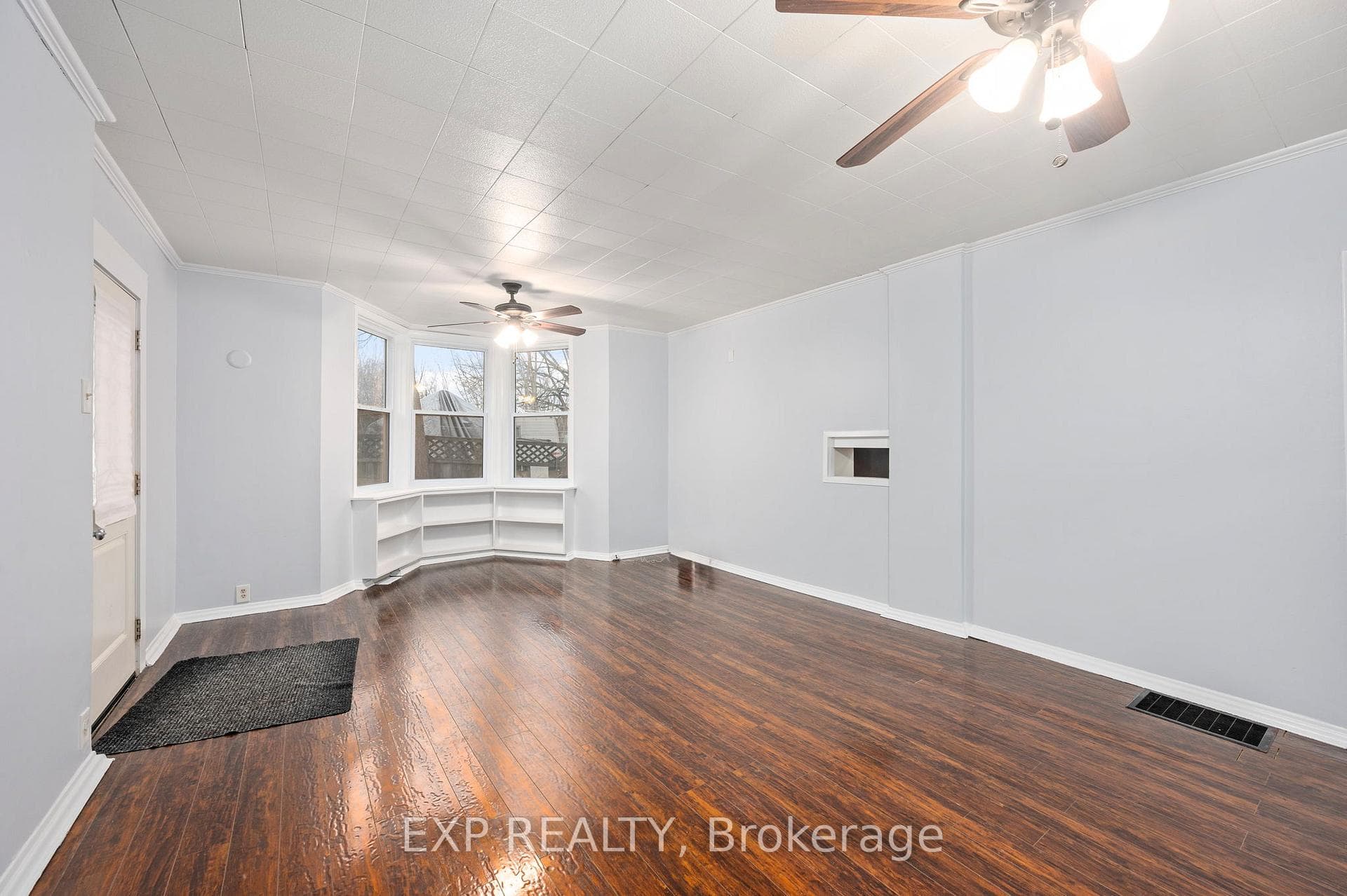 1 ERIE Avenue photo 13