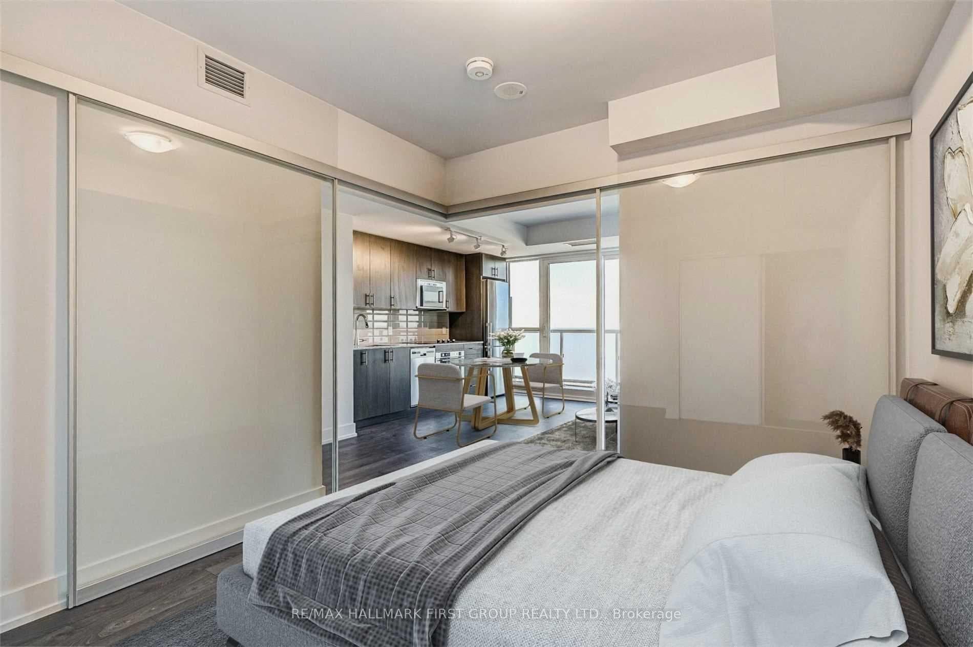 2550 Simcoe Street Unit 1521 photo 5