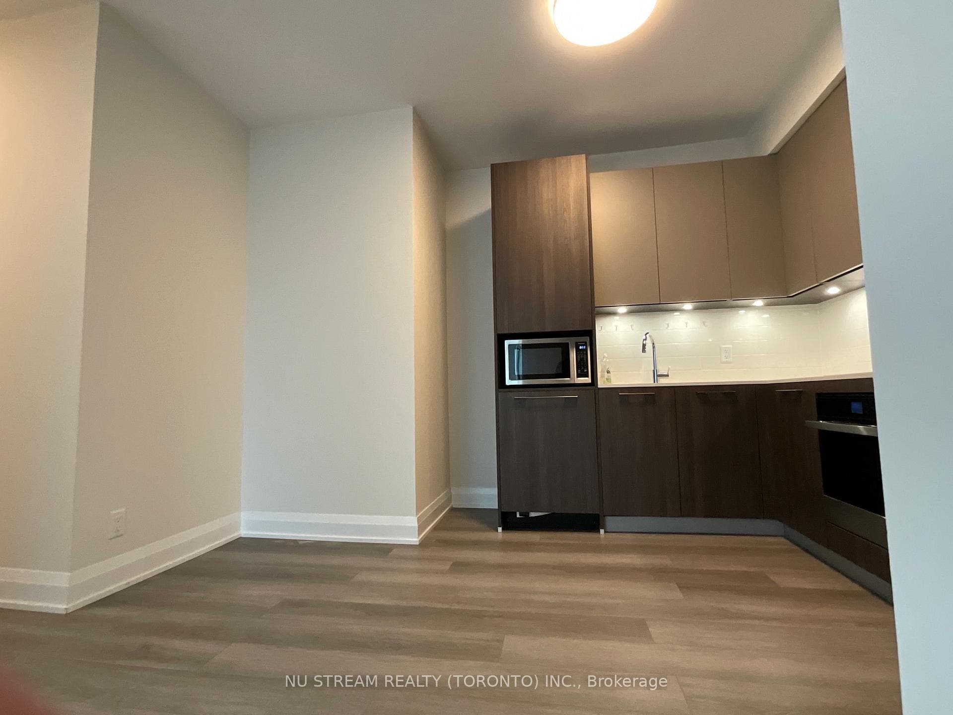 Kitchen/ Dining